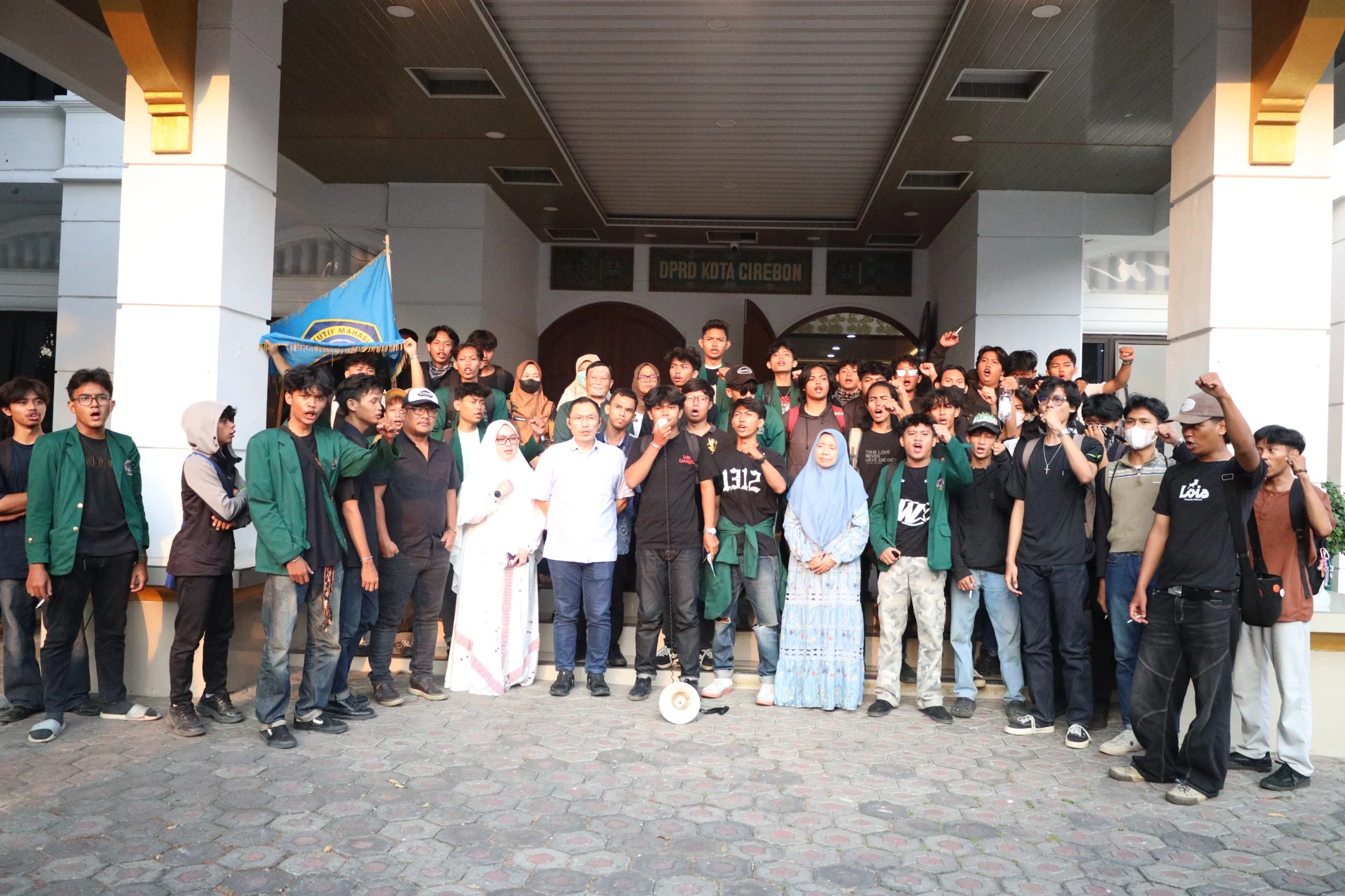 Imbas Ratusan Siswa Keracunan, DPRD Minta SOP Seluruh SPPG di Kota Cirebon Dievaluasi