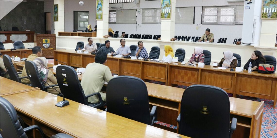 KOMISI III DPRD KOTA CIREBON ADAKAN RAPAT KERJA DENGAN DINAS PENDIDIKAN KOTA CIREBON