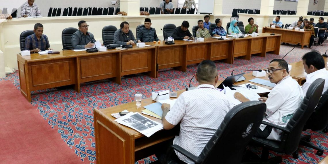 KOMISI I DPRD KOTA CIREBON ADAKAN AUDIENSI TERKAIT MASALAH MIXO KARAOKE