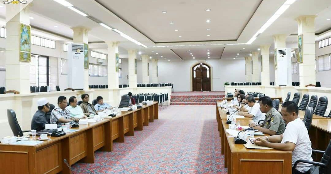 RAPAT KOMISI I TERKAIT DENGAN KLARIFIKASI MIXO.