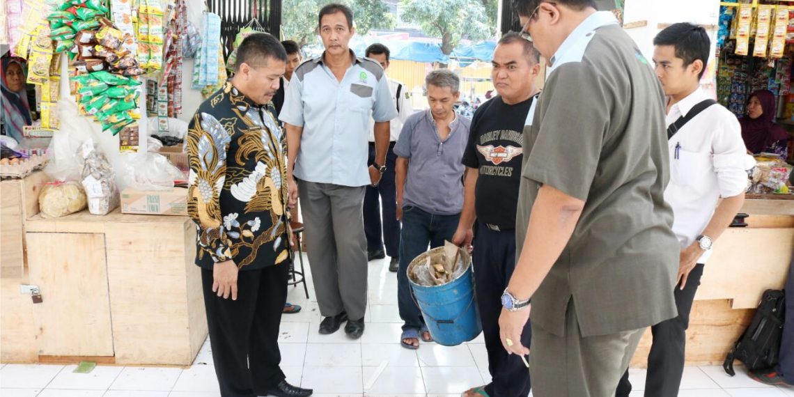 KETUA DPRD KOTA CIREBON MELAKUKAN SIDAK DI PASAR DRAJAT KOTA CIREBON