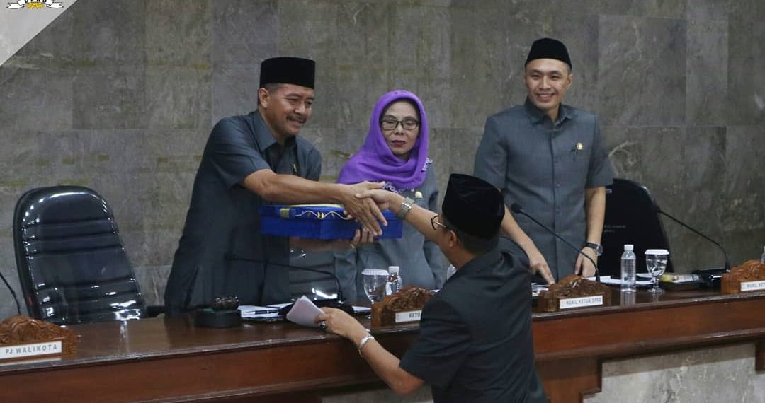 Rapat Paripurna penyampaian Raperda tentang Pertanggungjawaban pelaksanaan anggaran pendapatan dan belanja daerah kota cirebon tahun anggaran 2017