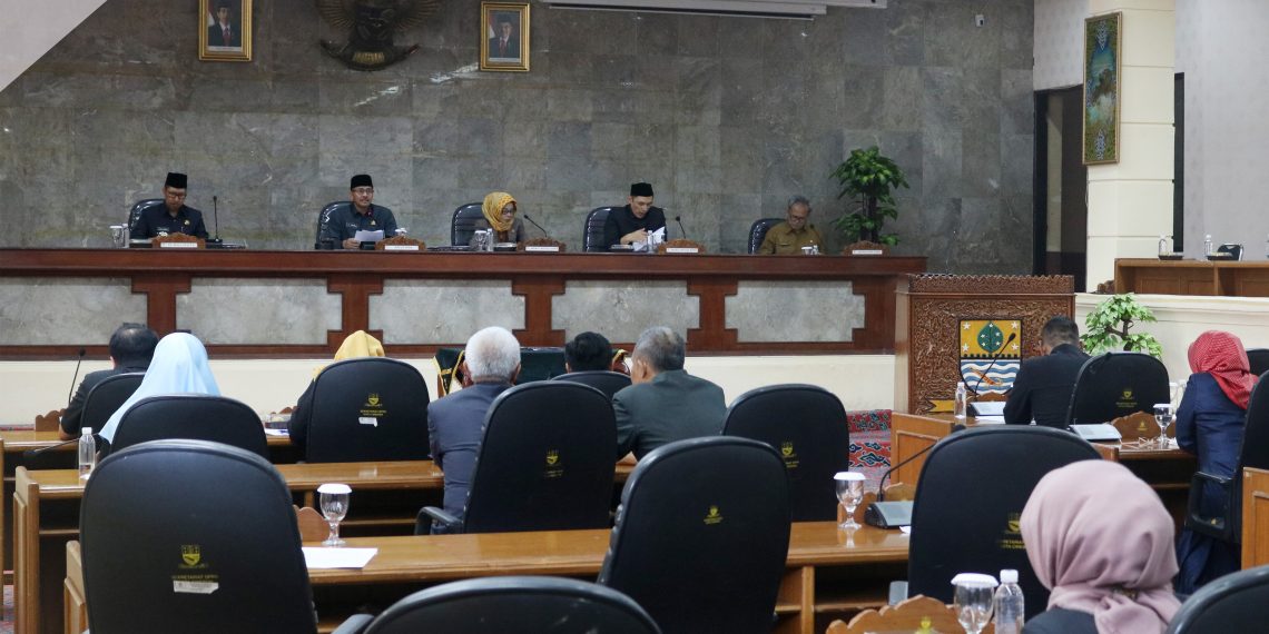 DPRD Kota Cirebon adakan Rapat Paripurna tentang Persetujuan 3 Raperda
