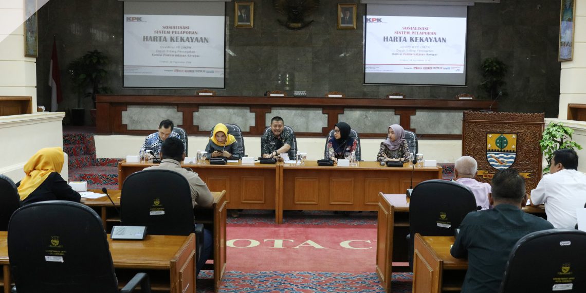 Bus “Jelajah Negeri Bangun Antikorupsi” Sambangi DPRD Kota Cirebon Dalam Rangka Dengar Sosialisasi Dari KPK Mengenai LHKPN Dan Gratifikasi