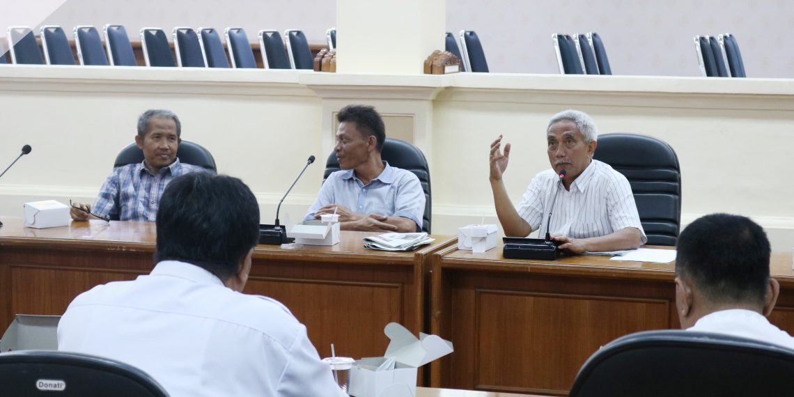 Komisi II DPRD Kota Cirebon akan undang Investor Pasar Balong dan Pasar Kanoman terkait pembangunan kedua pasar ini.
