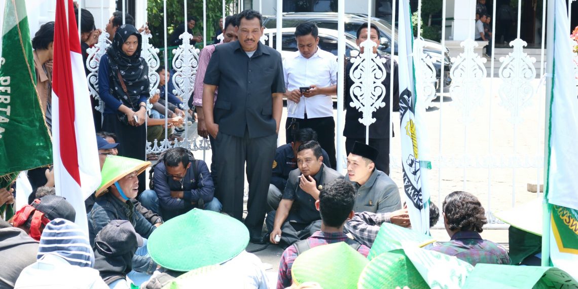 Bertepatan dengan Hari Tani Nasional, DPRD Kota Cirebon menerima Aksi Unjuk Rasa Mahasiswa Fakultas Pertanian Unswagati