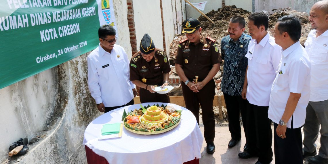 Ketua DPRD menghadiri Peletakan Batu Pertama Pembangunan Rumah Dinas Kejaksaan Negeri Kota Cirebon