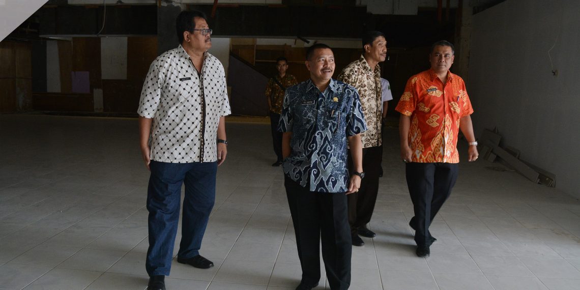 Ketua DPRD Kota Cirebon meminta Pengelola pasar Balong Kota Cirebon untuk melaporkan progres pengerjaan Renovasi Pasar Balong Secara Berkala