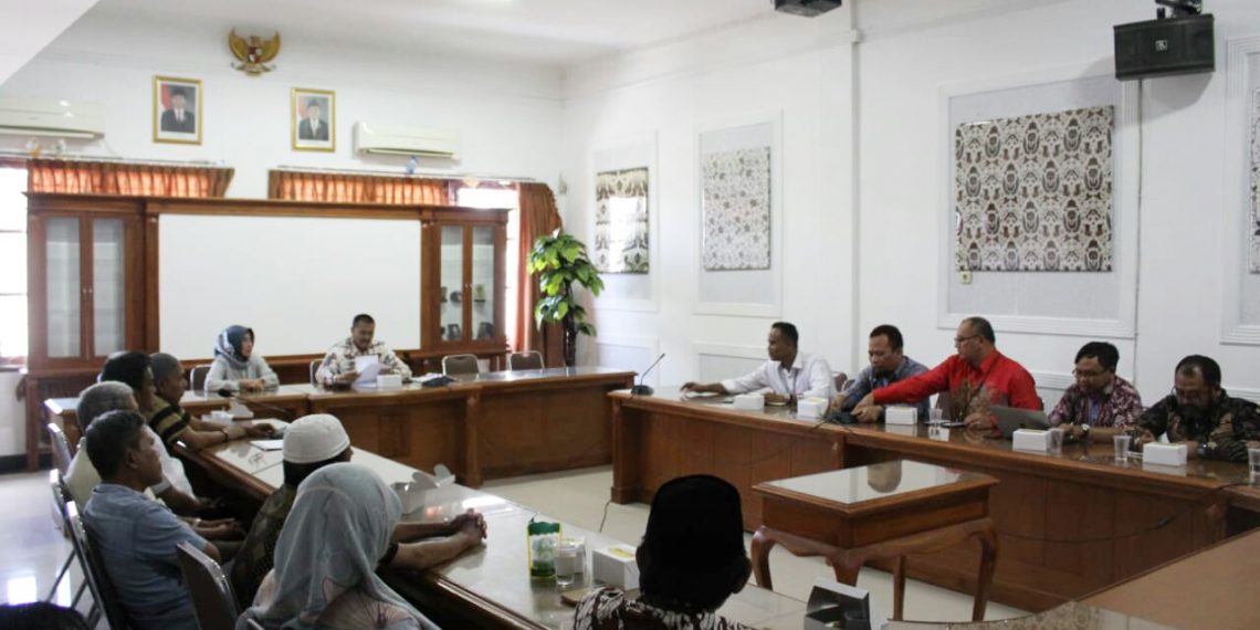 DPRD Kota cirebon adakan hearing dengan warga RW 11 Kelurahan kalijaga dan PT. Perusahaan Gas Negara (PGN)