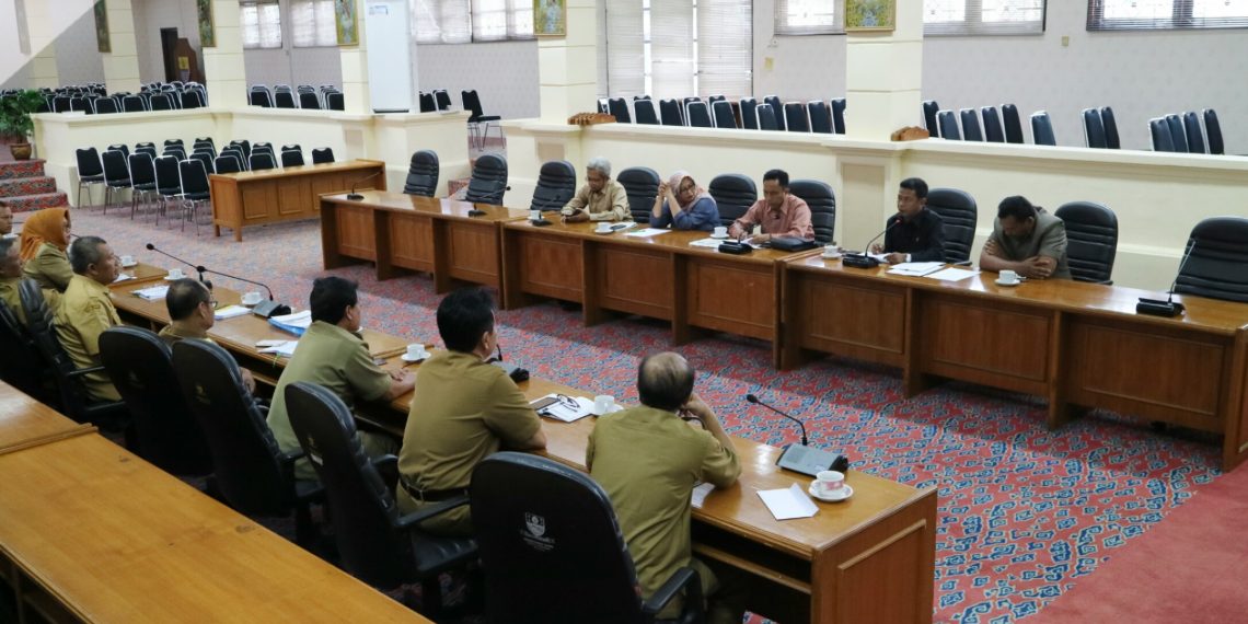 Bahas persiapan PPDB 2019, Komisi 3 adakan rapat Kerja dengan Dinas Pendidikan kantor Cabang X Provinsi Jawa Barat dan Kepala Sekolah SMA/SMK se-Kota Cirebon