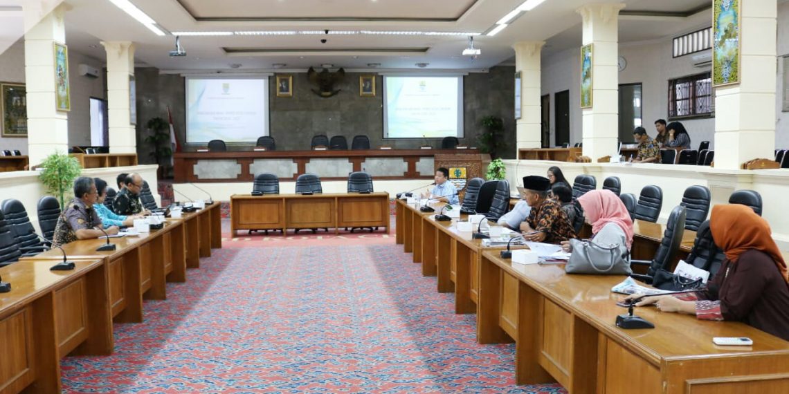 Komisi I DPRD Kota Cirebon adakan rapat kerja dengan BPPPPD Kota Cirebon, terkait ekpose RPJMD tahun 2018-2023
