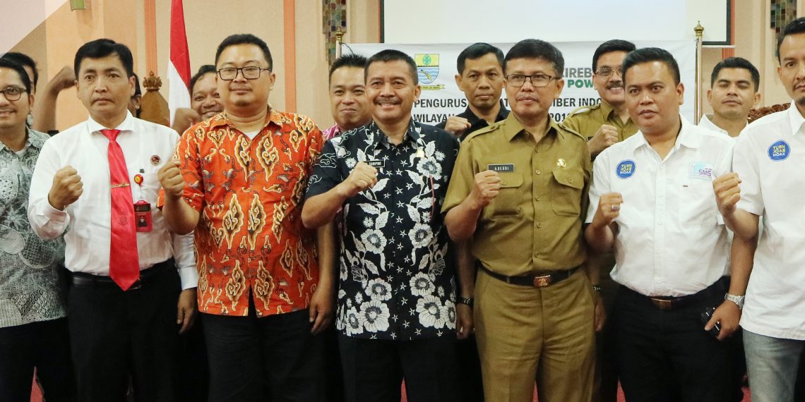 Pelantikan Pengurus SMSI Cirebon, Ketua DPRD Imbau Media Harus Profesional, Berintegritas dan Bermartabat