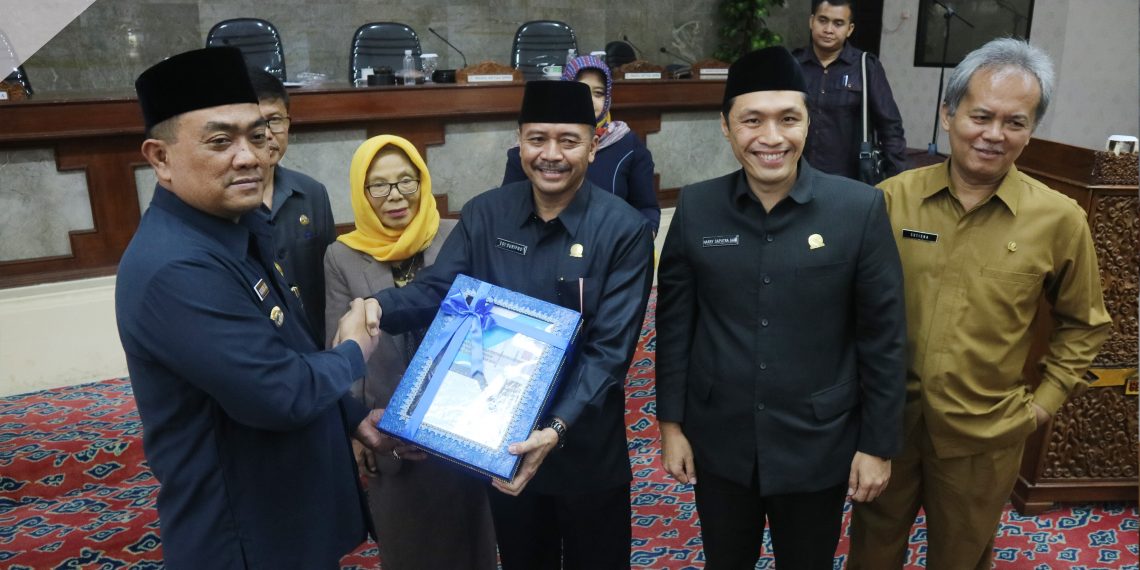 Rapat Paripurna penyampaian Nota Pengantar LKPJ dan Persetujuan 2 Perda