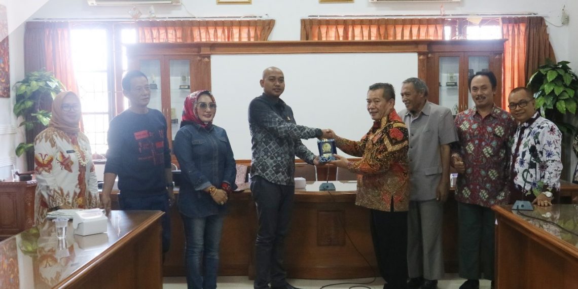 Komparasi tentang Kepegawaian, DPRD Kabupaten Pemalang Kunjungi DPRD Kota Cirebon