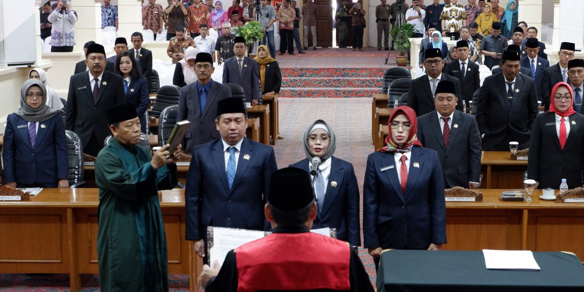 Pimpinan Definitif DPRD Kota Cirebon Periode 2019-2024 Dilantik