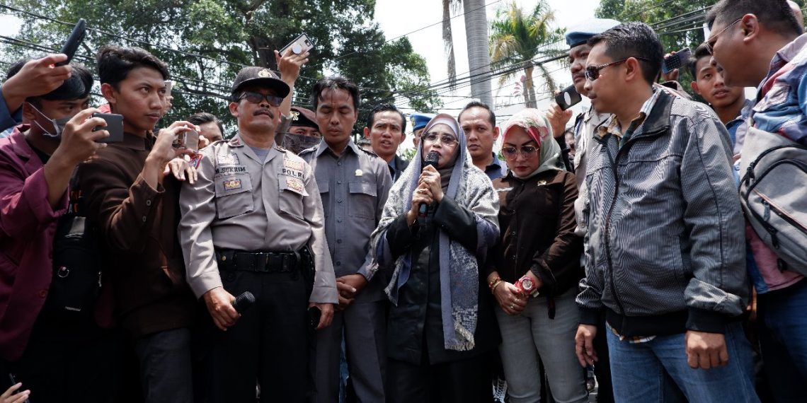 DPRD Terima Aspirasi Aliansi Mahasiswa Ciayumajakuning terkait Beberapa RUU