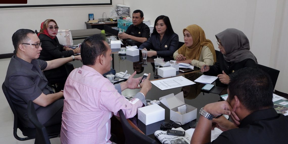 Rapat internal Komisi III DPRD Kota Cirebon