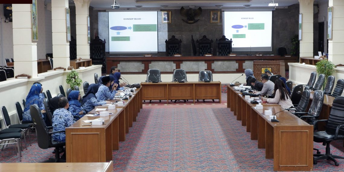 Rapat Kerja dengan Dinkes, Komisi III Berharap Pelayanan Kesehatan Ditingkatkan