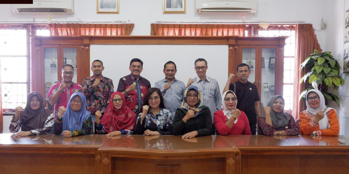 Komisi III DPRD Kota Cirebon melakukan rapat kerja dengan Dinas Sosial, Pemberdayaan Perempuan, dan Perlindungan Anak (DSPPPA) Kota Cirebon
