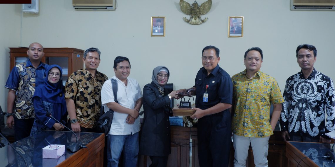 Komisi I Ke DPRD Kabupaten Kuningan, Komparasi Terkait Penegakan Perda