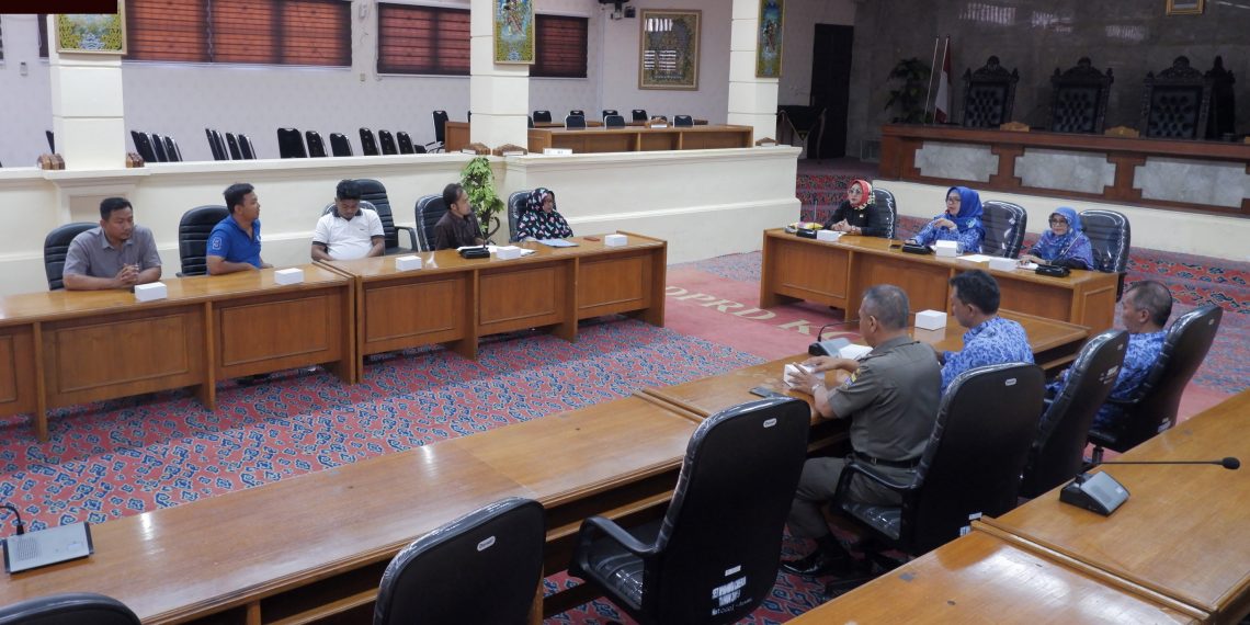 DPRD Audiensi Bersama PKL CFD Jalan Siliwangi