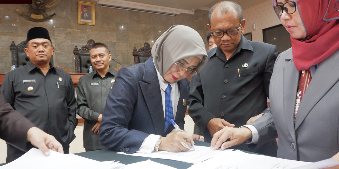 Rapat Paripurna Terakhir di 2019, DPRD Sahkan Raperda Hingga Sampaikan Hasil Reses