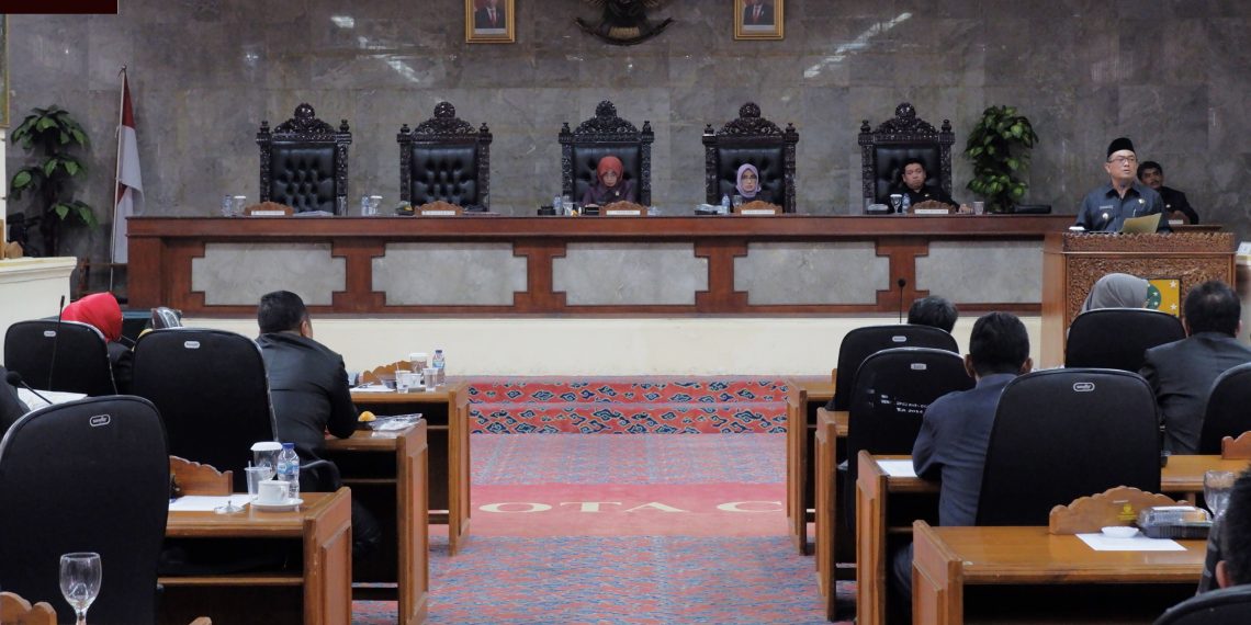 Rapat Paripurna, DPRD Setujui Beberapa Raperda dan Beri Masukan terkait BUMD