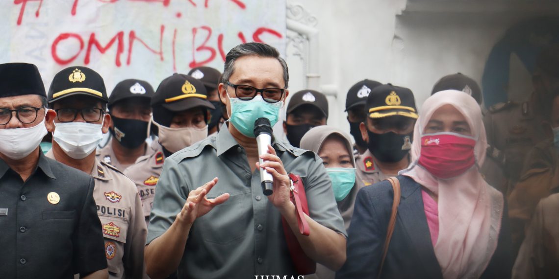 Galeri Foto Penerimaan aspirasi dari Aliansi Mahasiswa Universitas Gunung Jati (UGJ) Menggugat