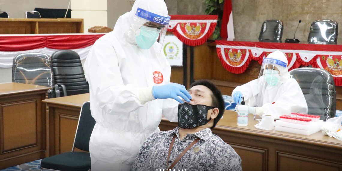 Seluruh Anggota DPRD Jalani Tes Usap di Griya Sawala