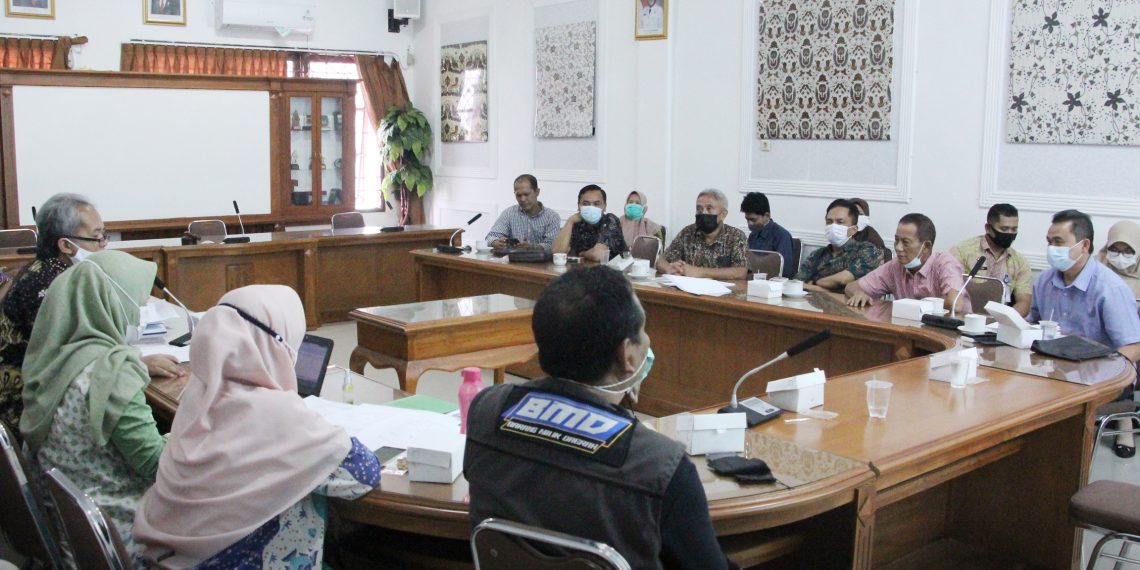 Komisi II Keberatan Hasil Evaluasi Gubernur terhadap Raperda Retribusi Jasa Usaha