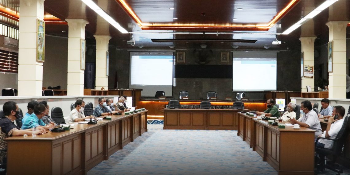 Bahas Penataan Utilitas, Pansus Minta PLN dan Telkom Pelajari Draf Raperda