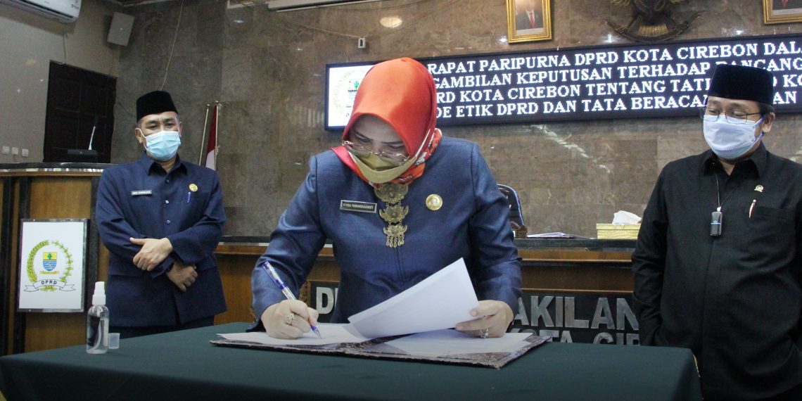 Tetapkan Tiga Peraturan DPRD Kota Cirebon