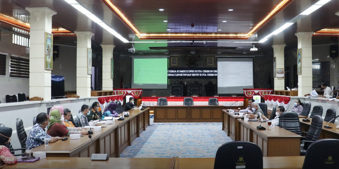 Rapat Kerja dengan DLH, Komisi II DPRD Singgung Kelaikan TPA Kopiluhur