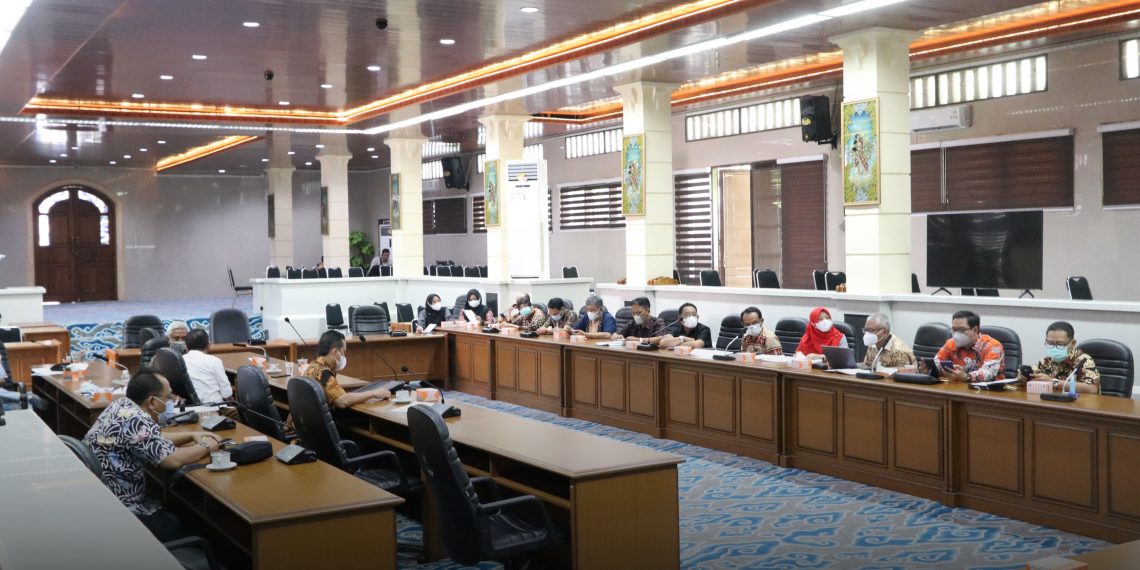 Pansus Raperda BUMD Bahas Hasil Evaluasi Gubernur, Libatkan Petinggi BUMD dan Pemkot Cirebon