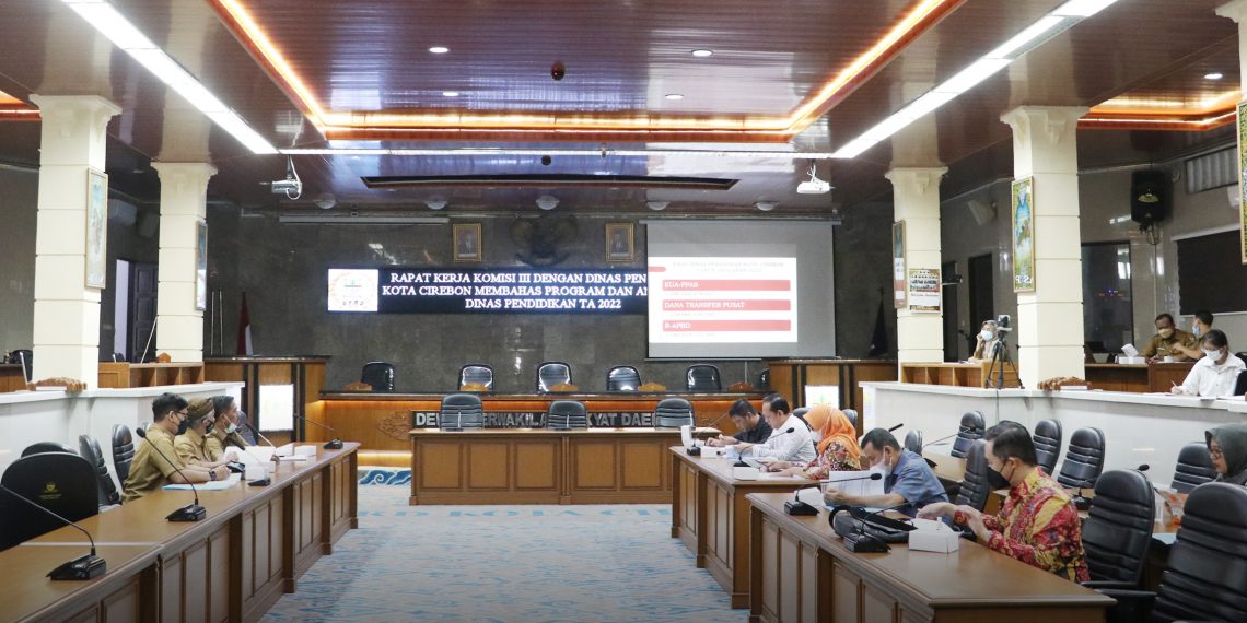Rapat Bersama Disdik, Komisi III Dorong Efektivitas Penggunaan Anggaran