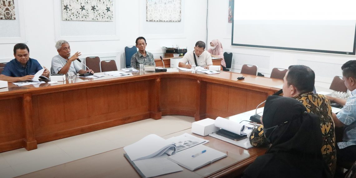 Komisi II Rapat Kerja dengan Perumda Farmasi Bahas Permintaan Penyertaan Modal