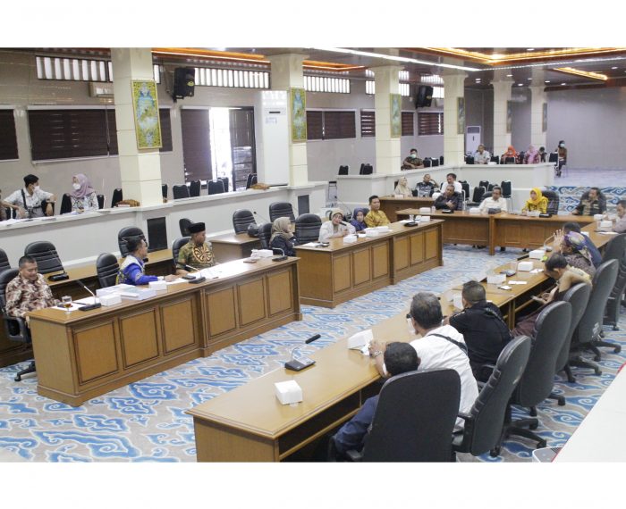 Komisi I DPRD Serap Aspirasi Forum LPM dan Paguyuban RW Kota Cirebon