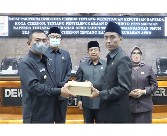 Fraksi-fraksi Sampaikan Pemandangan Umum Terhadap Raperda Perubahan APBD 2022
