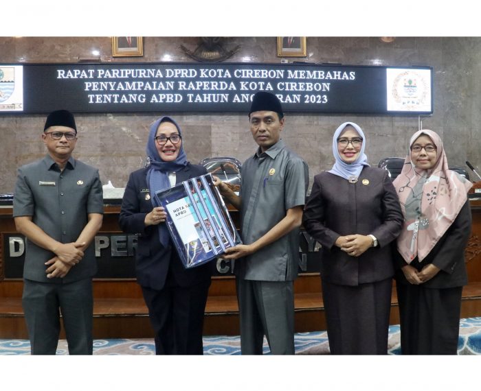 DPRD Kota Cirebon Terima Raperda APBD Tahun Anggaran 2023