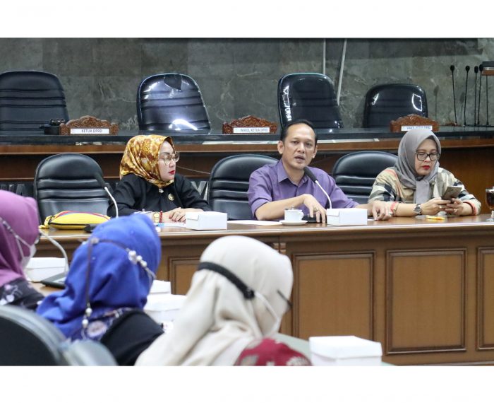 Raker Komisi II Bahas Evaluasi Kinerja Perumda Farmasi Ciremai Tahun 2022