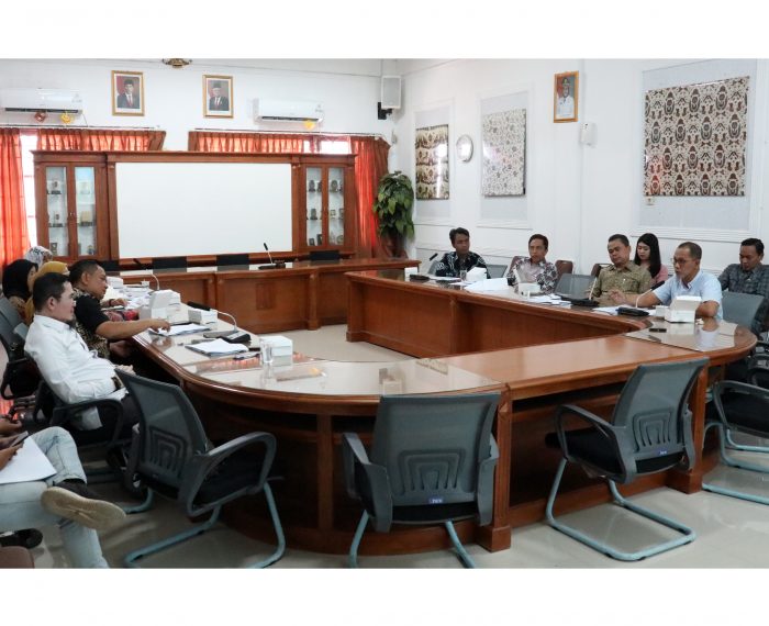 Raker Komisi II Bahas Evaluasi Kinerja Perumda Farmasi Ciremai Tahun 2022