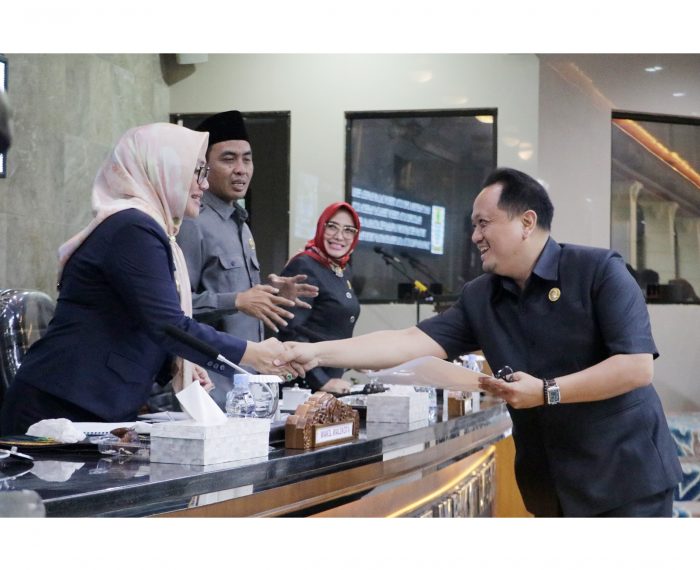 Fraksi di DPRD Sampaikan Pemandangan Umum atas Raperda PP APBD Tahun 2022