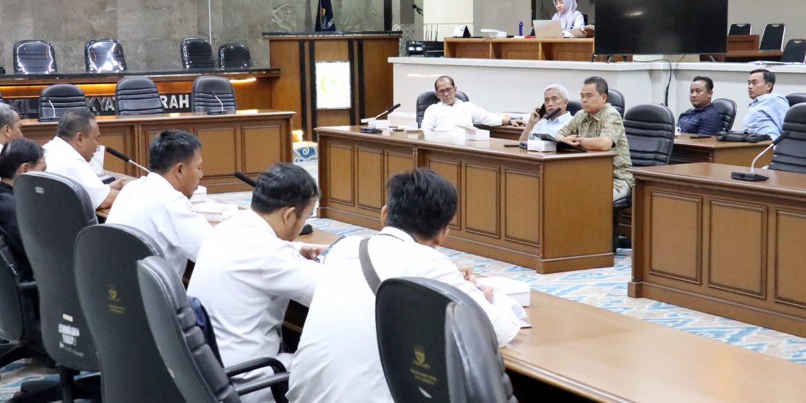 Pendapatan Jauh Dari Target, Komisi II Minta DKP3 Beri Peringatan Kepada Pengusaha Kapal Ikan