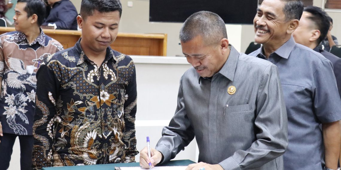 DPRD Tetapkan Tiga Raperda; Hari Jadi Cirebon, Penanaman Modal dan Perizinan Berusaha Berbasis Risiko