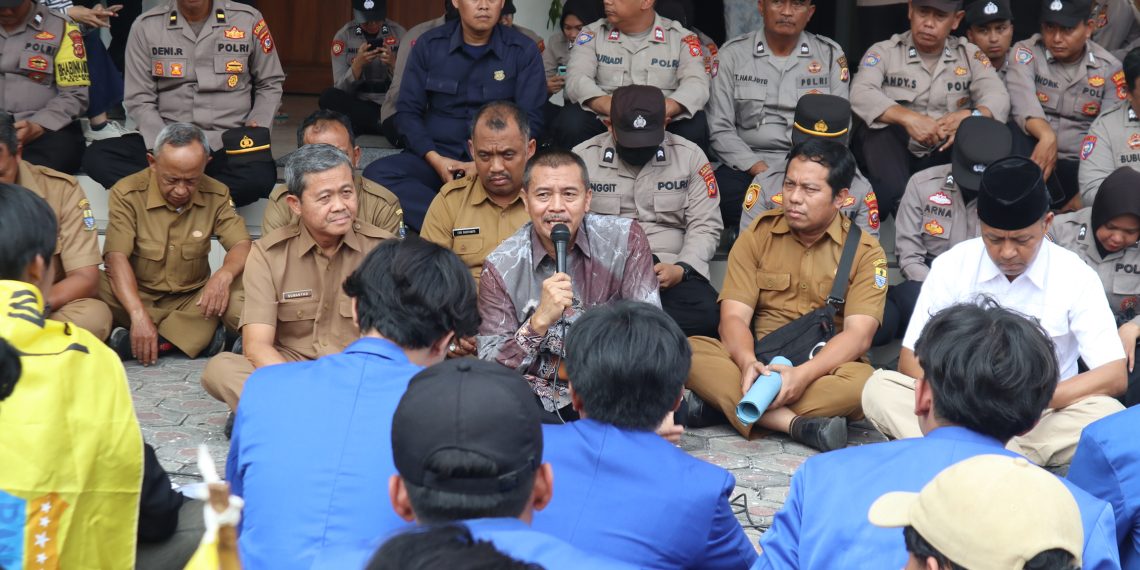 DPRD Kota Cirebon Terima Aspirasi Terhadap Empat Tuntutan Mahasiswa
