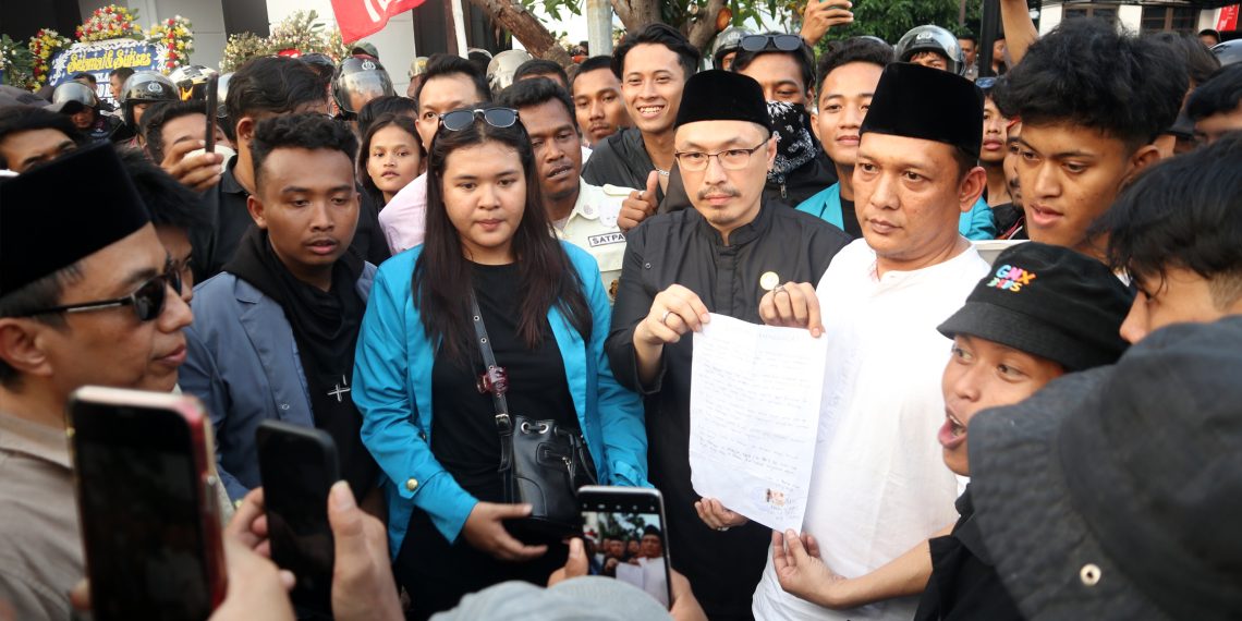 DPRD Kota Cirebon Terima Aksi Mahasiswa Kawal Putusan MK