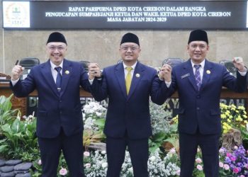 Pengucapan Sumpah Janji Ketua dan Wakil Ketua DPRD Kota Cirebon Berlangsung Khidmat