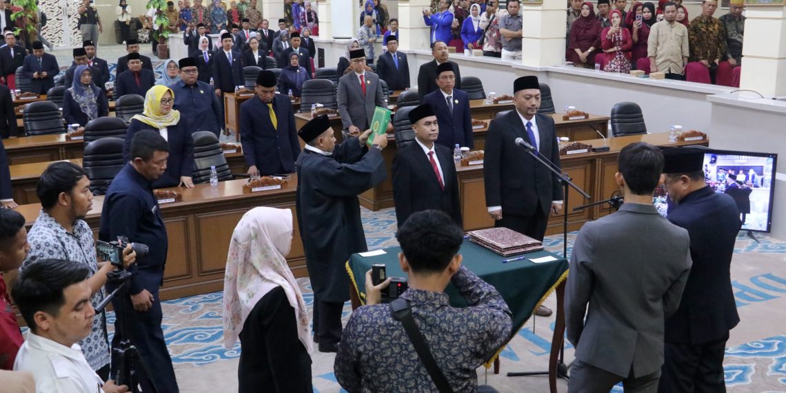 Rapat Paripurna, DPRD Kota Cirebon Resmi Lantik Dua Anggota Dewan PAW
