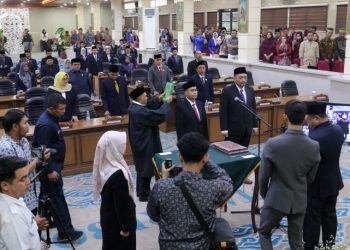 Rapat Paripurna, DPRD Kota Cirebon Resmi Lantik Dua Anggota Dewan PAW