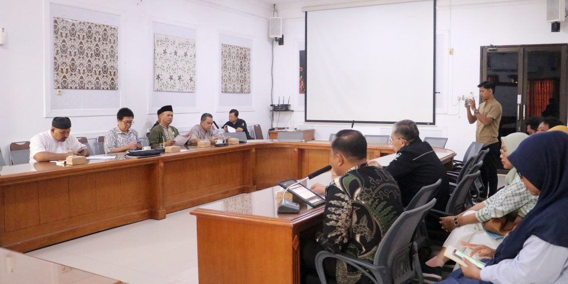 Komisi II DPRD Minta DPRKP Rampungkan Program Rutilahu Tahun 2024